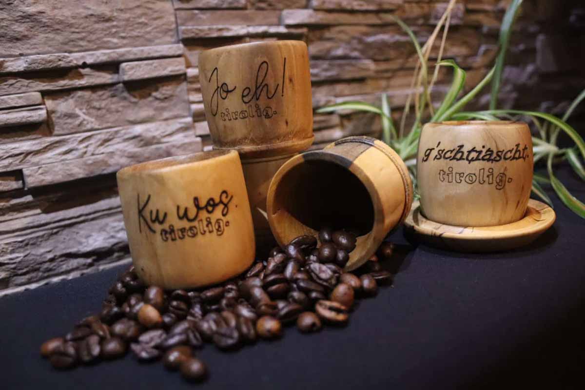 Handgemachte Geschenke und Dekorationen aus Holz